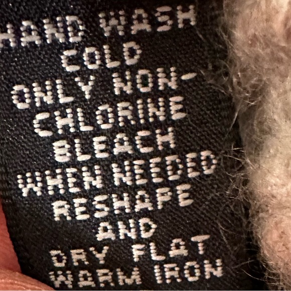 Banana Republic 100% Cashmere Cable Knit Gray Beanie - Picture 12 of 14